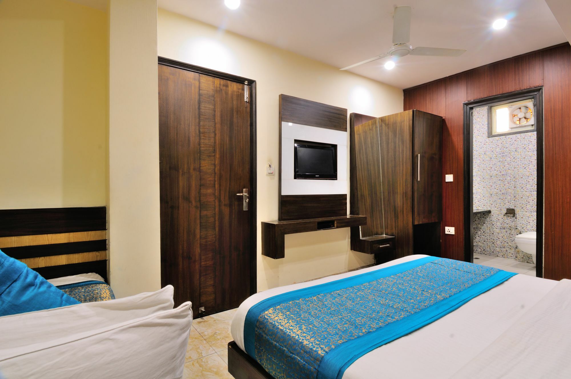 Hotel Gold Star Inn Neu-Delhi Exterior foto